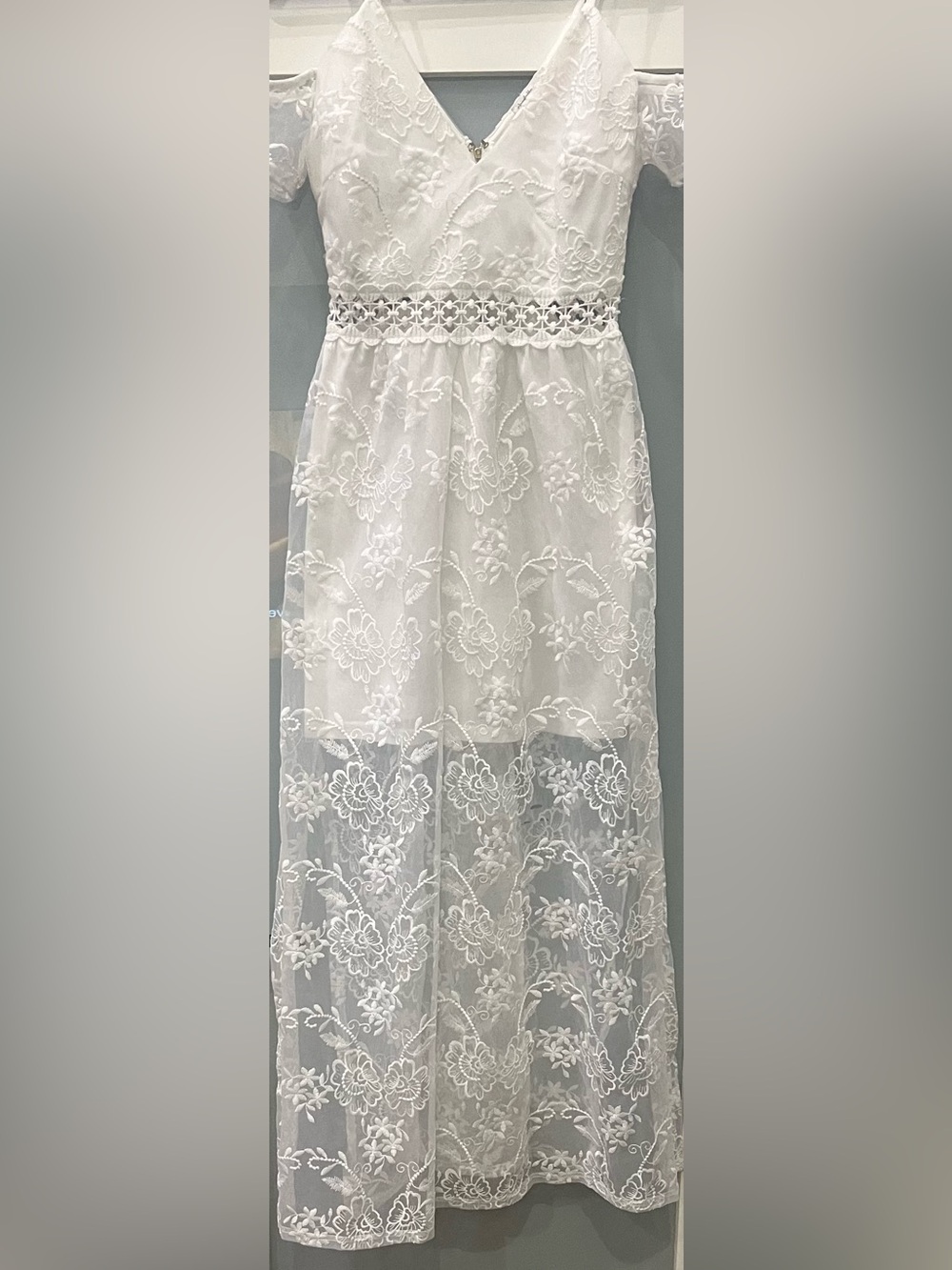 Charlotte Russe White Sheer Embroidered Maxi Dress – Size JrsM